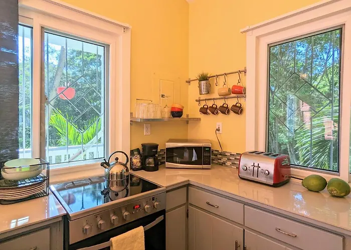 West Bay Roatan - Sunny & Modern Oasis- - 3 Min To Beach - Queen Beds!