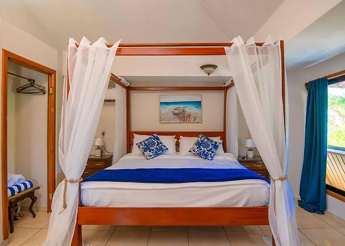 Bonsai Rentals - West Bay Private Rooms